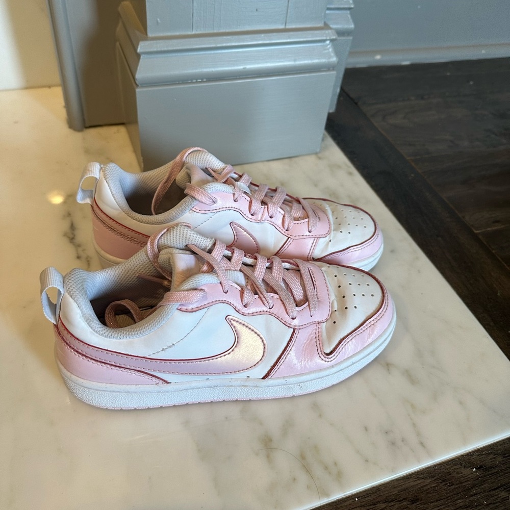 Nike Kids Court Borough Recraft, size 4Y